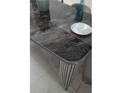 Diamond yemek masası ve sandalye